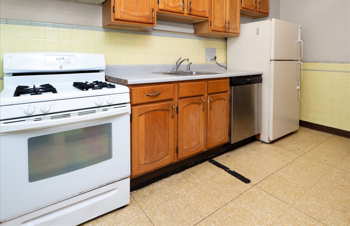 05 Kitchen Cropped