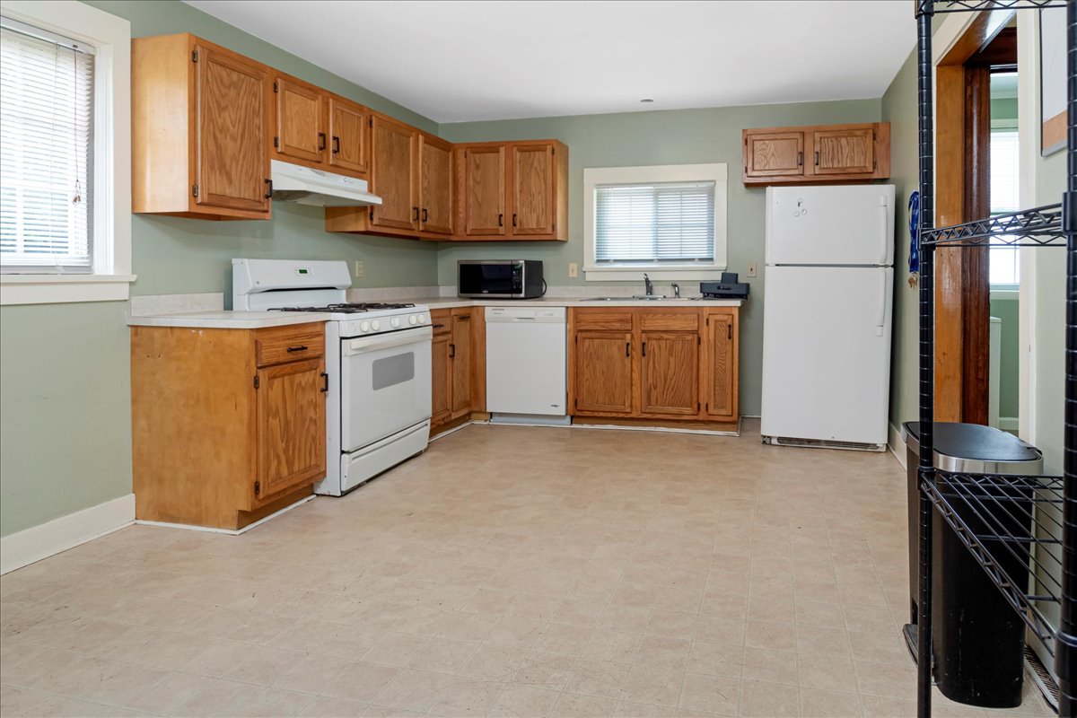 08 Kitchen 1